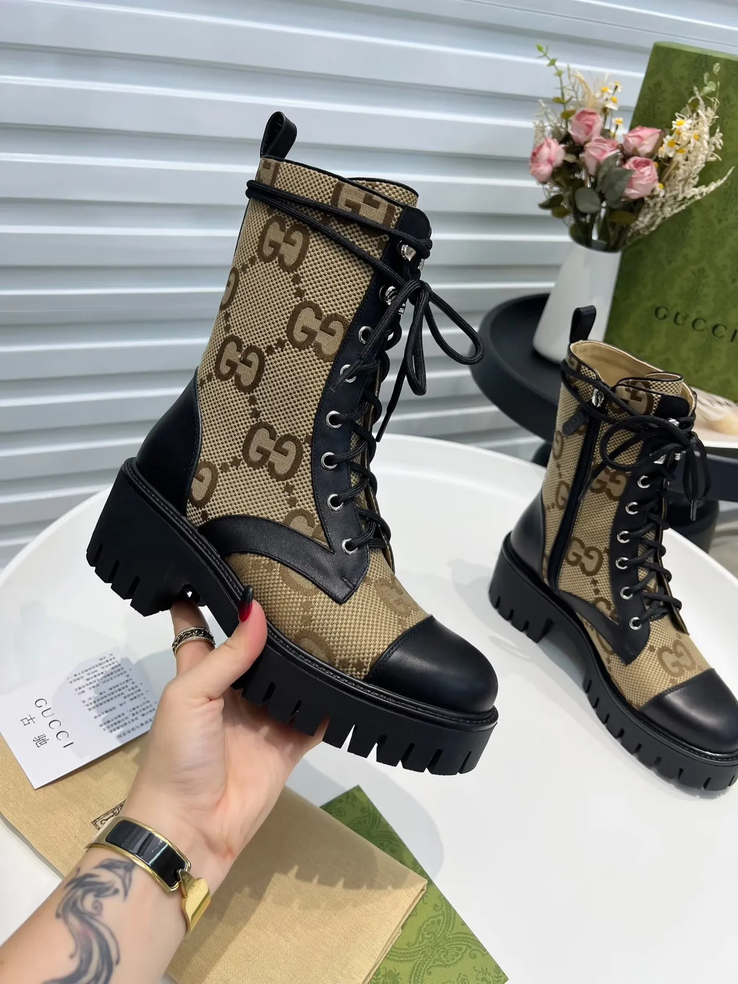 👟👟Ex-factory price 640👟👟Official website 1:1 available in glossy and matte. Autumn and winter GUCCI double G electric embroidery version lace-up 8-inch boots✅ Full oil edges, full of high-end feel [strong] The side zipper is super convenient to put on and take off, unique and unique, and the brand's distinctive style.  Fabric: cowhide➕open edge beads Inner/foot pads: high-end cowhide 🐂 TPU outsole Heel height 6cm Color: brown, black, white Number of yards: 35-41 Packing: Comes with card, cloth bag.